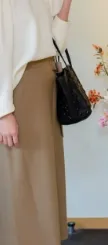 サロンでくつろぐ女性